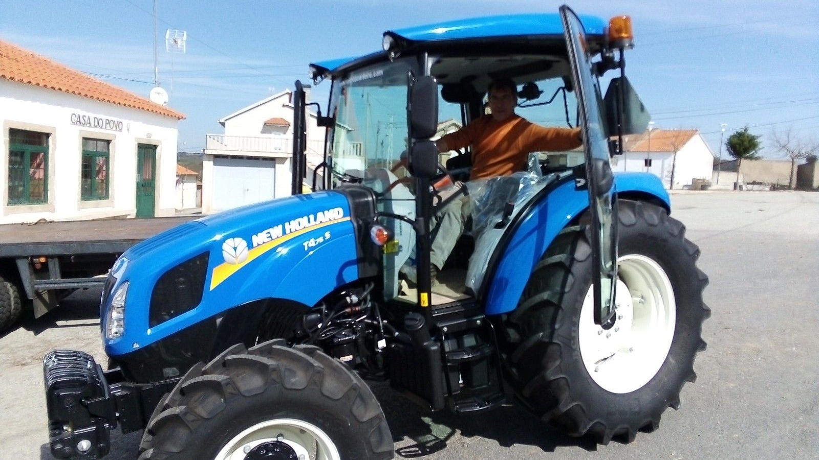 New Holland T4.75S