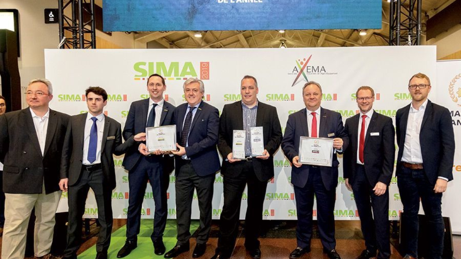 resource5cfe3357ebb96_newholland_a-new-holland-vence-os-premios-machine-of-the-year-na-sima-2019-com-a-tecnologia-intellisensetm-e-o-trator-t5-autocommandtm