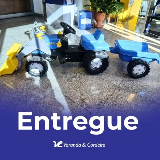 trator new holland de brinquedo