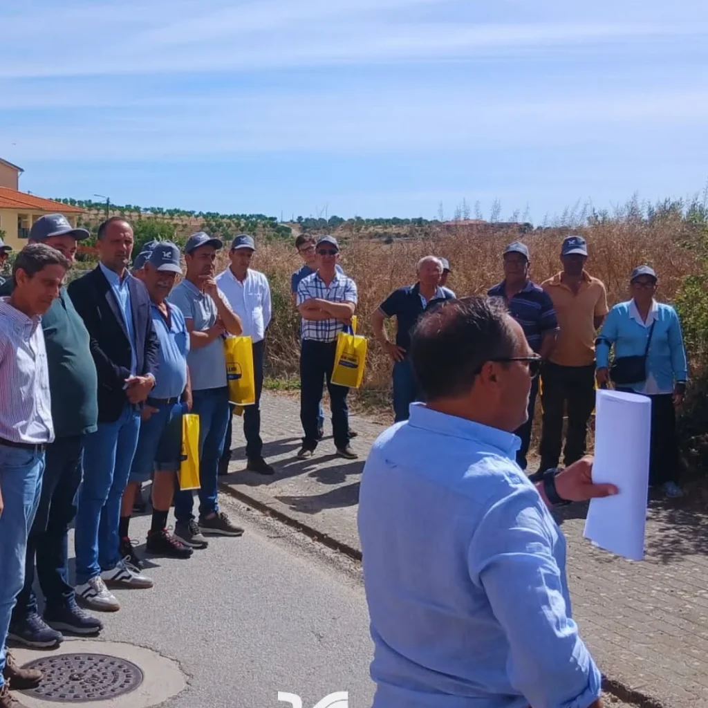 momentos da demonstração de máquinas e equipamentos agrícolas na festa da cereja&co, em alfândega da fé.......