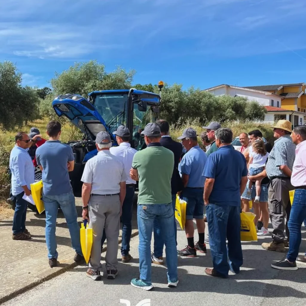 momentos da demonstração de máquinas e equipamentos agrícolas na festa da cereja&co, em alfândega da fé....